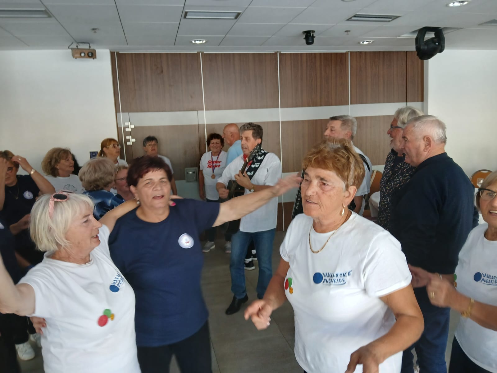 Sportski duh i prijateljstvo: Imotske umirovljenice uspješne na "Memorijalnom turniru buća - Zoja"