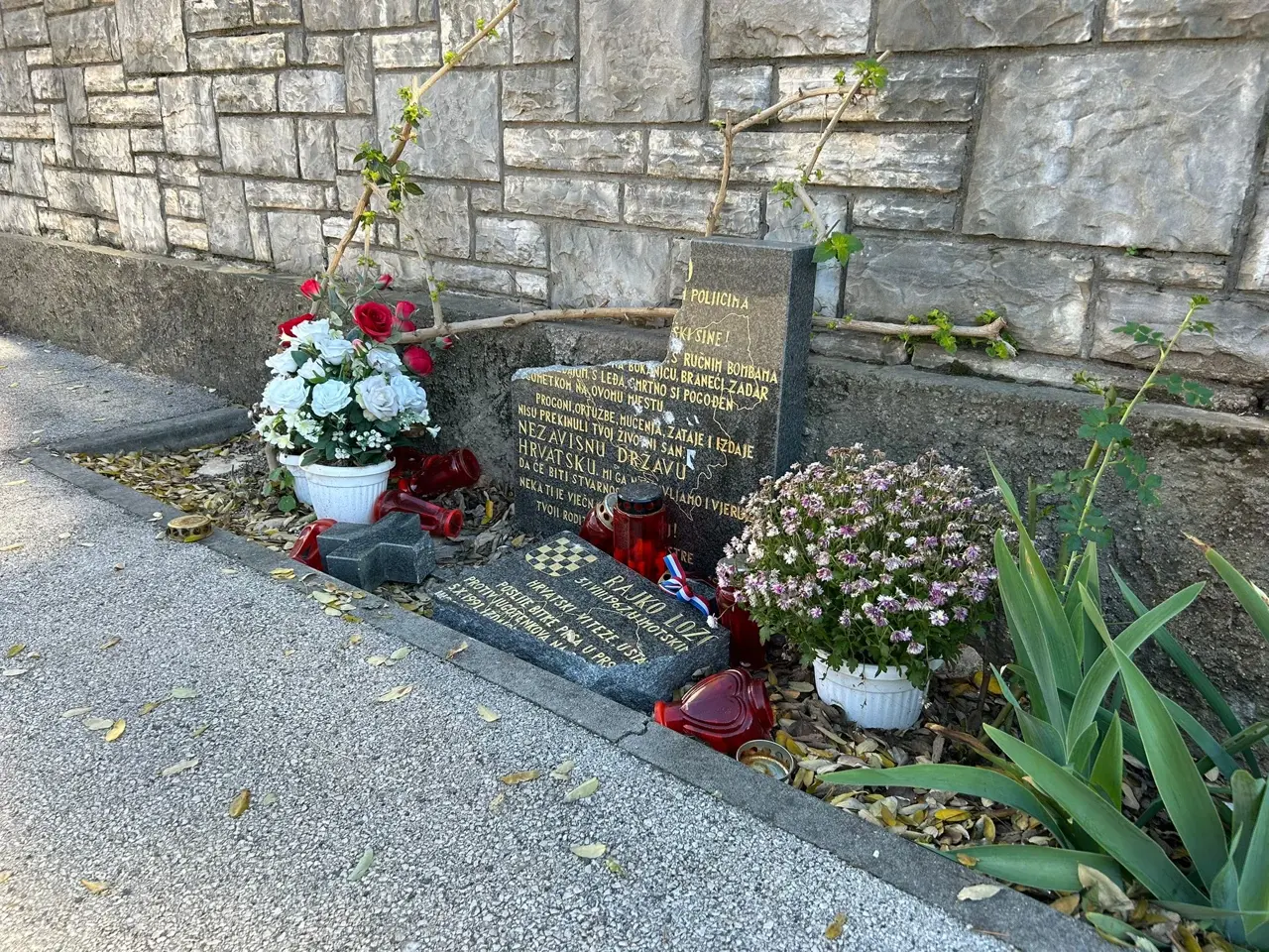 U Zadru oštećena spomen ploča imotskom branitelju Rajku Lozi