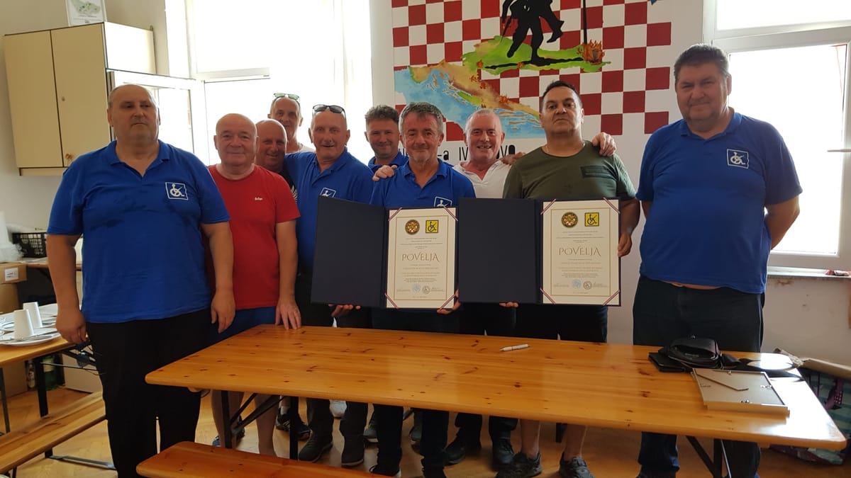 FOTO Povelja o suradnji i prijateljstvu braniteljskih udruga Tigar 90/91 Imotski i Hvidre-e Ivankovo