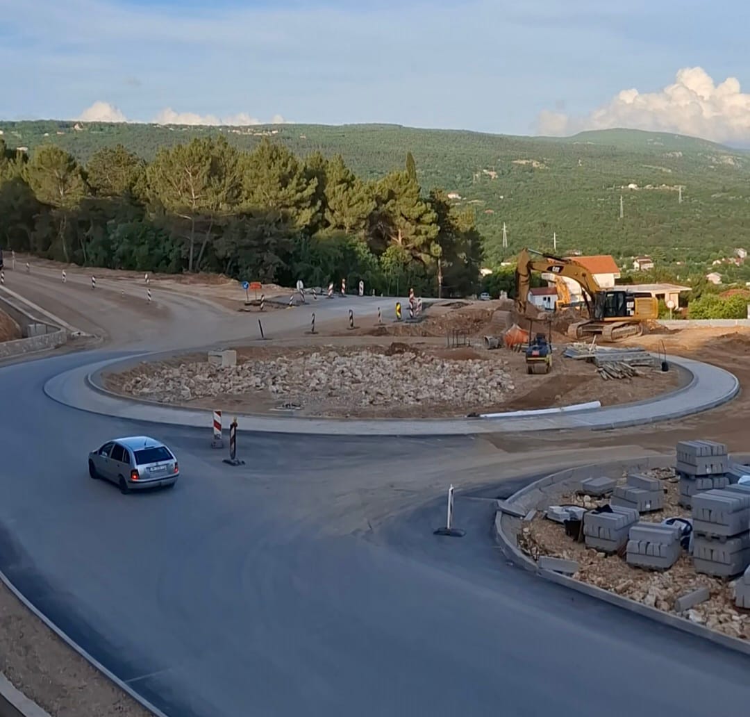 HRVATSKE CESTE Izrada idejnog projekta "Brze ceste" Vinjani Donji-Imotski-Zagvozd u završnoj fazi, u tijeku izvidi o problemima na izgradnji rotora