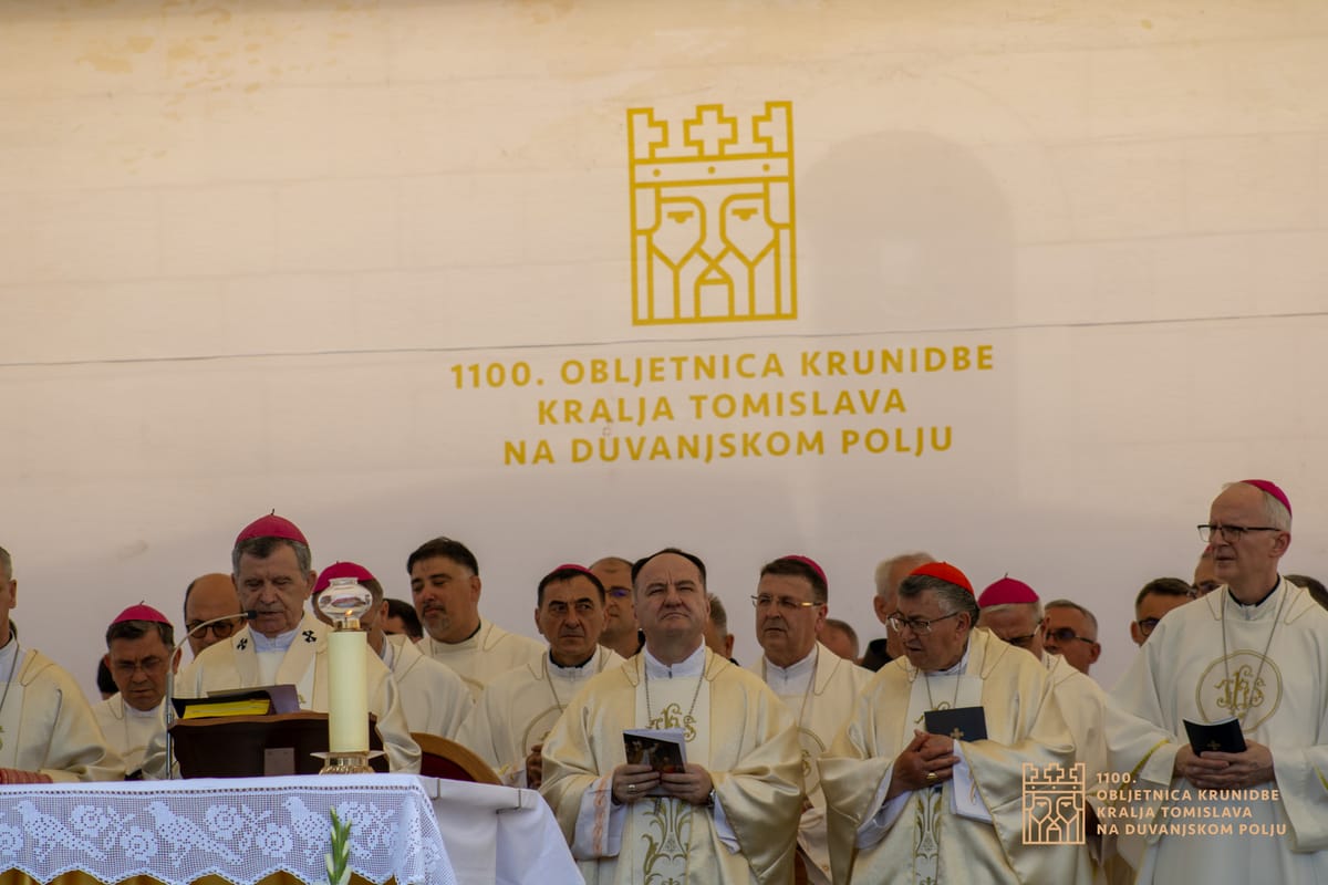 FOTO U Tomislavgradu održano svečano euharistijsko slavlje povodom 1100. obljetnice krunidbe kralja Tomislava