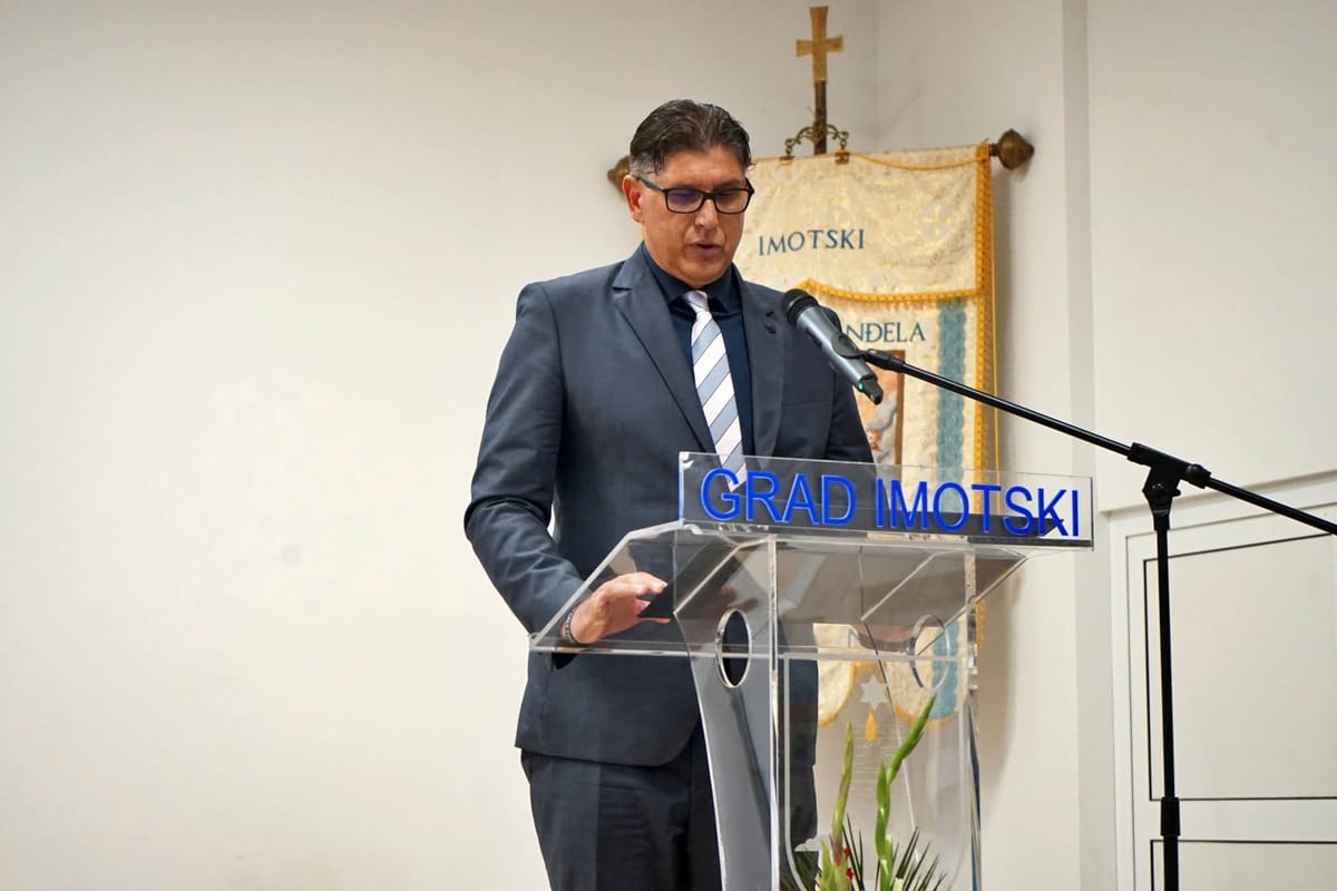 Gradonačelnik Luka Kolovrat uputio čestitku povodom Dana Grada i blagdana Gospe od Anđela