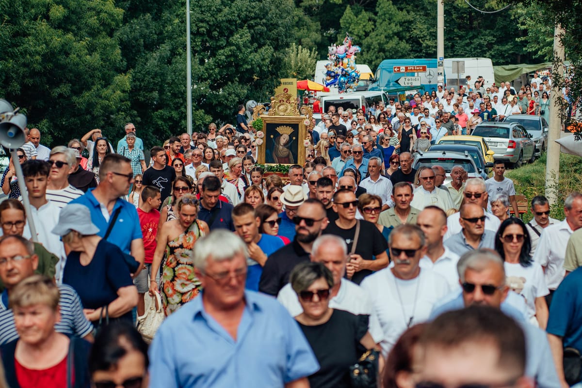 FOTO Veličanstvenim svetim misama i procesijom obilježen blagdan Velike Gospe u predivnom ambijentu Zelene katedrale u Prološcu