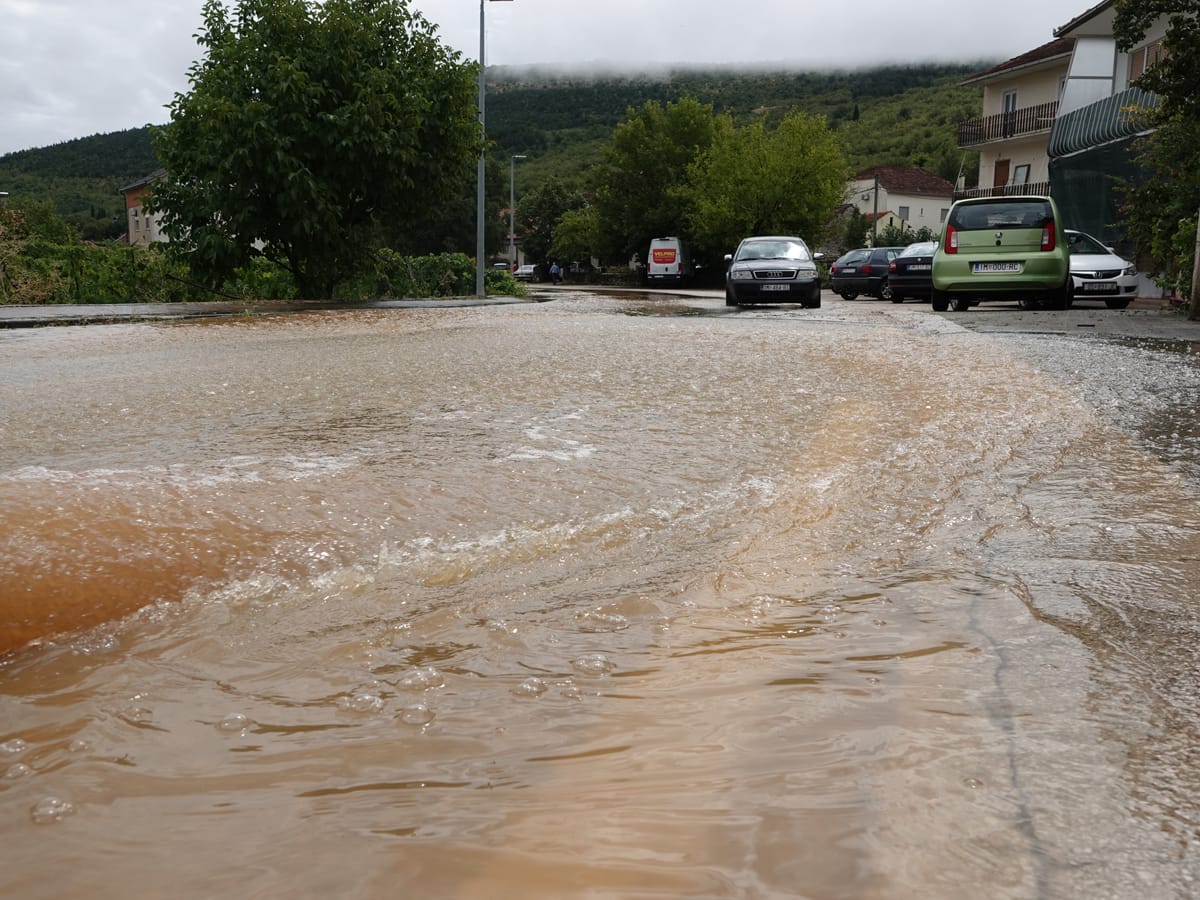 FOTO Obilna kiša poplavila područja Imotske krajine posebno u Zmijavcima