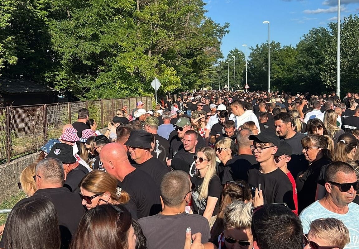 Hipodrom se puni, Thompsonovi fanovi zagrijavaju atmosferu pred početak koncerta