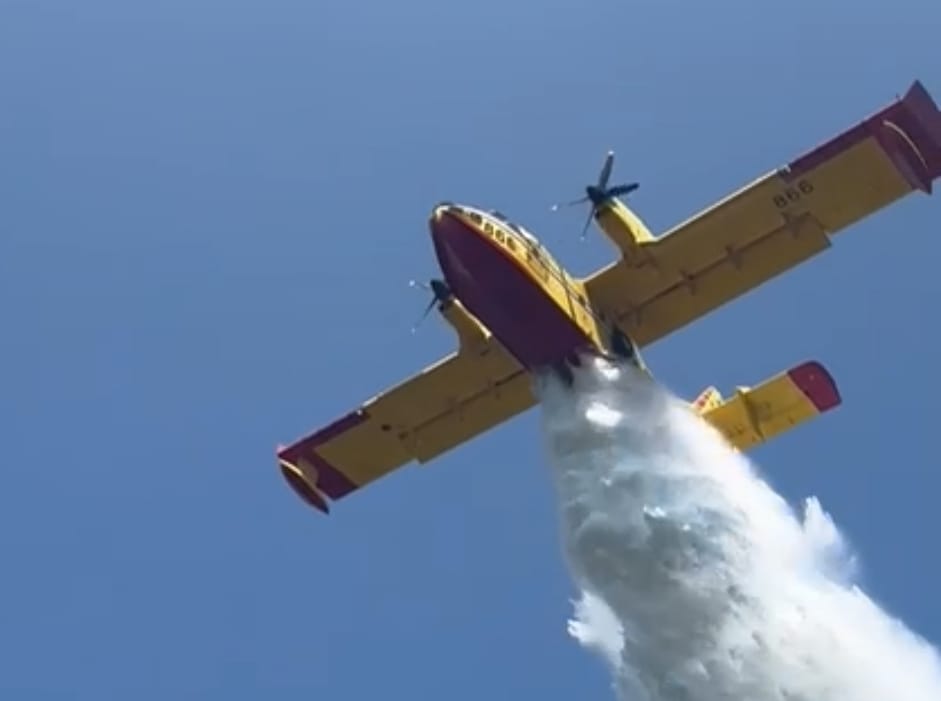VIDEO: Požar u Gornjem Prološcu stavljen pod kontrolu, u gašenju sudjelovao i kanader