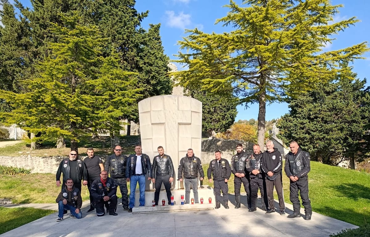 Motociklistička karavana "Zajedno u ratu, zajedno u miru" povodom 34. obljetnice Dana sjećanja na žrtvu Vukovara i Škabrnje  Imotskom