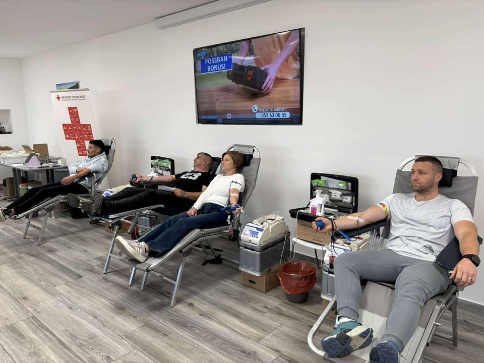 Na akciji darivanja krvi u Runovićima prikupljene 42 doze dragocjene tekućine