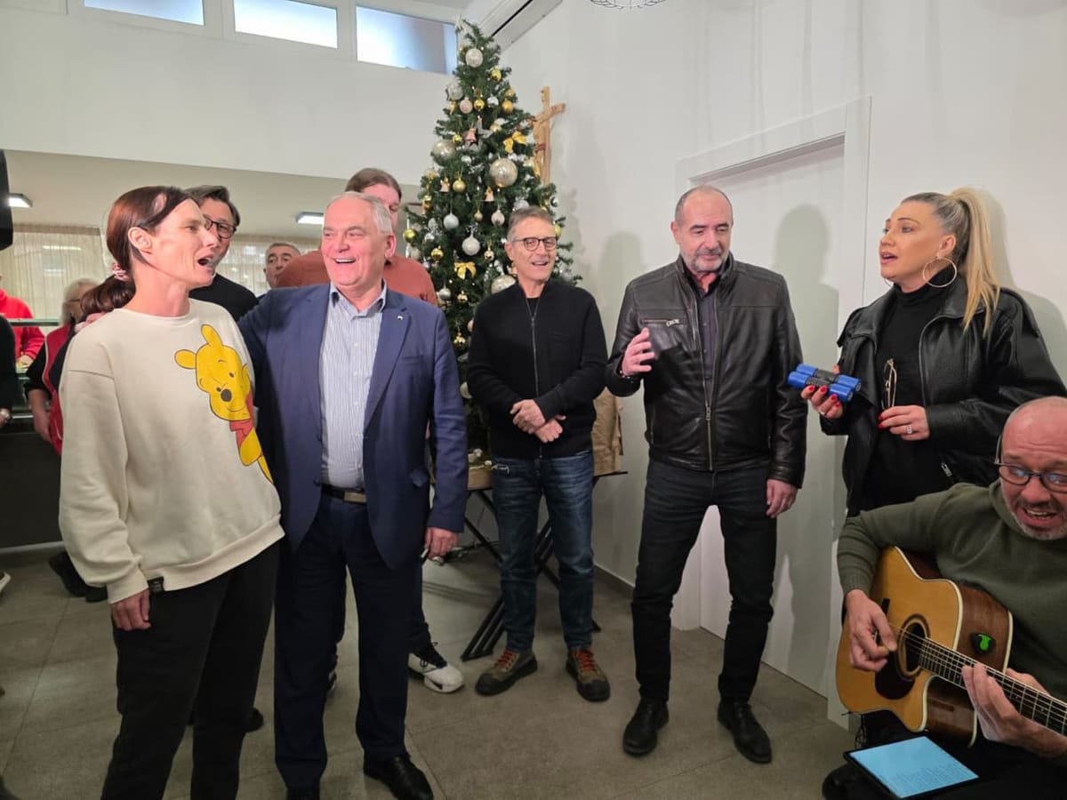 ŽUPANIJSKI TJEDNIK Blagdanski ručak s beskućnicima