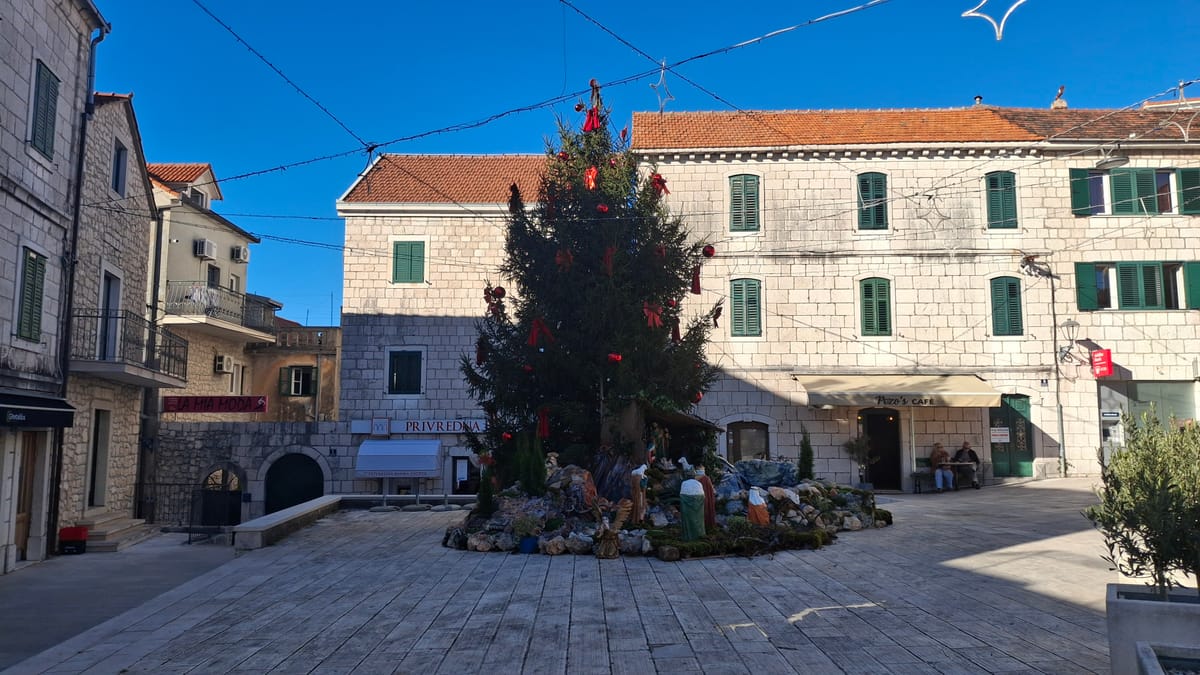 Božićno - novogodišnje čestitke Radio Imotskog - naručite jedan od naših paketa i uputite svoju čestitku