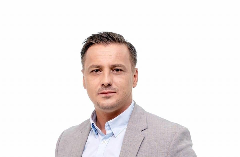 SRIJEDOM AKTUALNO Ante Kujundžić: "Čemu peticija protiv molitelja na Trgu Bana Jelačića kad na Zrinjevcu imamo migrante koji ondje klanjaju"