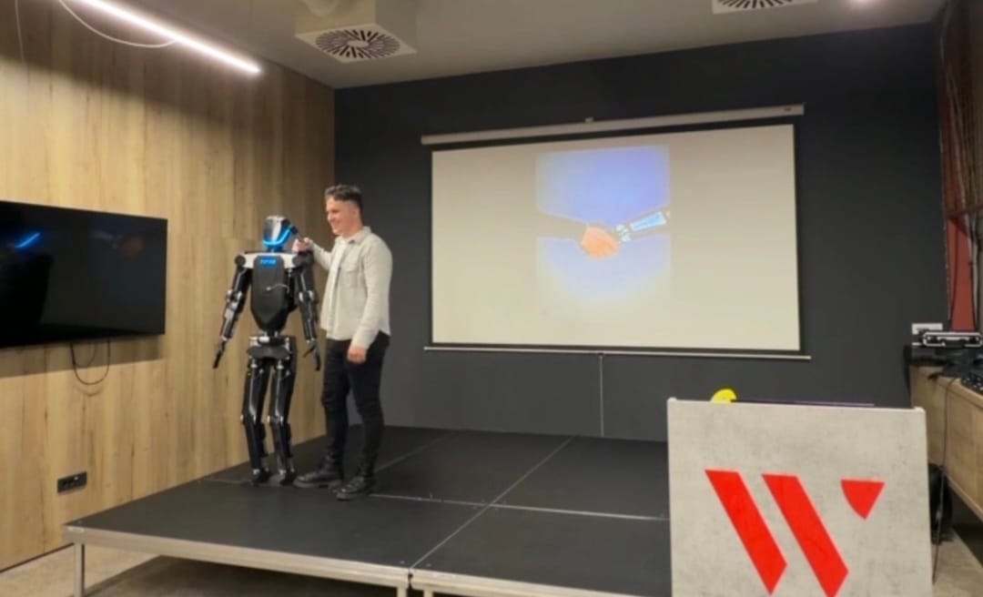 VIDEO Mario Ljubičić predstavio RINNO-a svog prvog humanoidnog robota