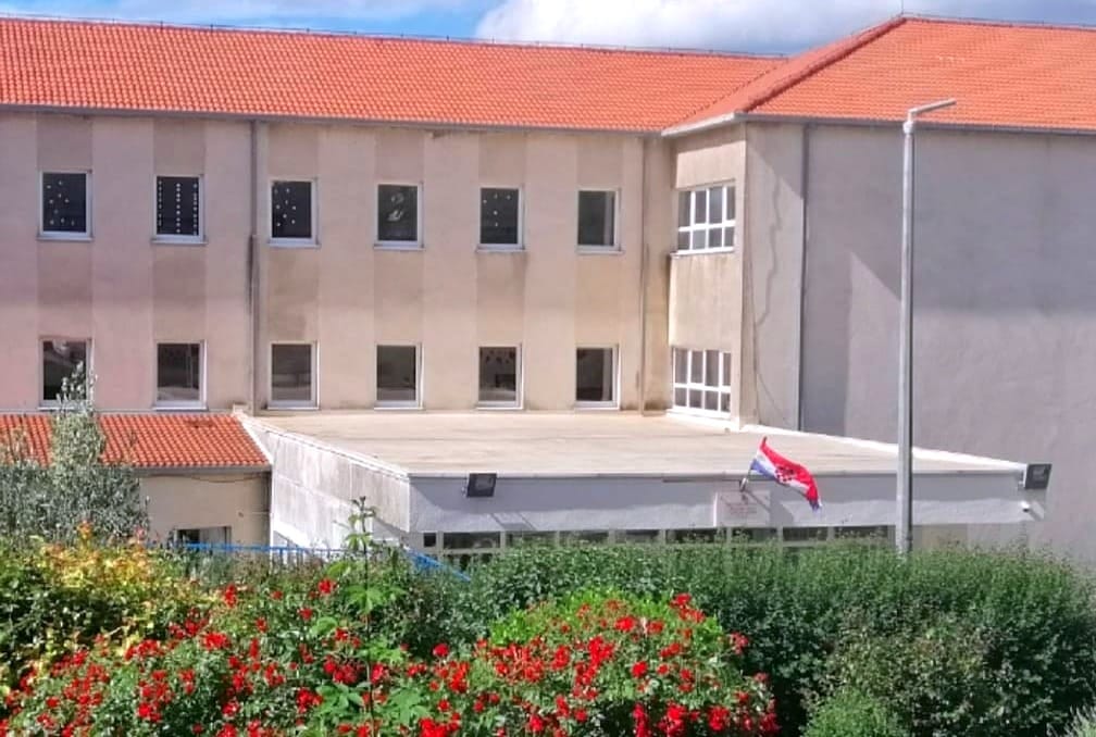 Županija donira računala OŠ Stjepan Radić, dolazi župan sa suradnicima