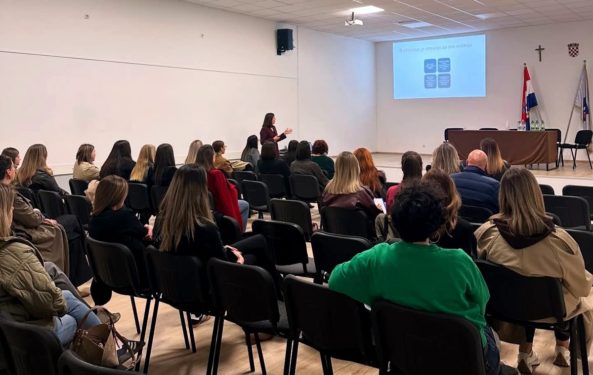 U Imotskom obilježen Tjedan psihologije: Roditelji otvoreno govorili o stresu i izazovima odgoja