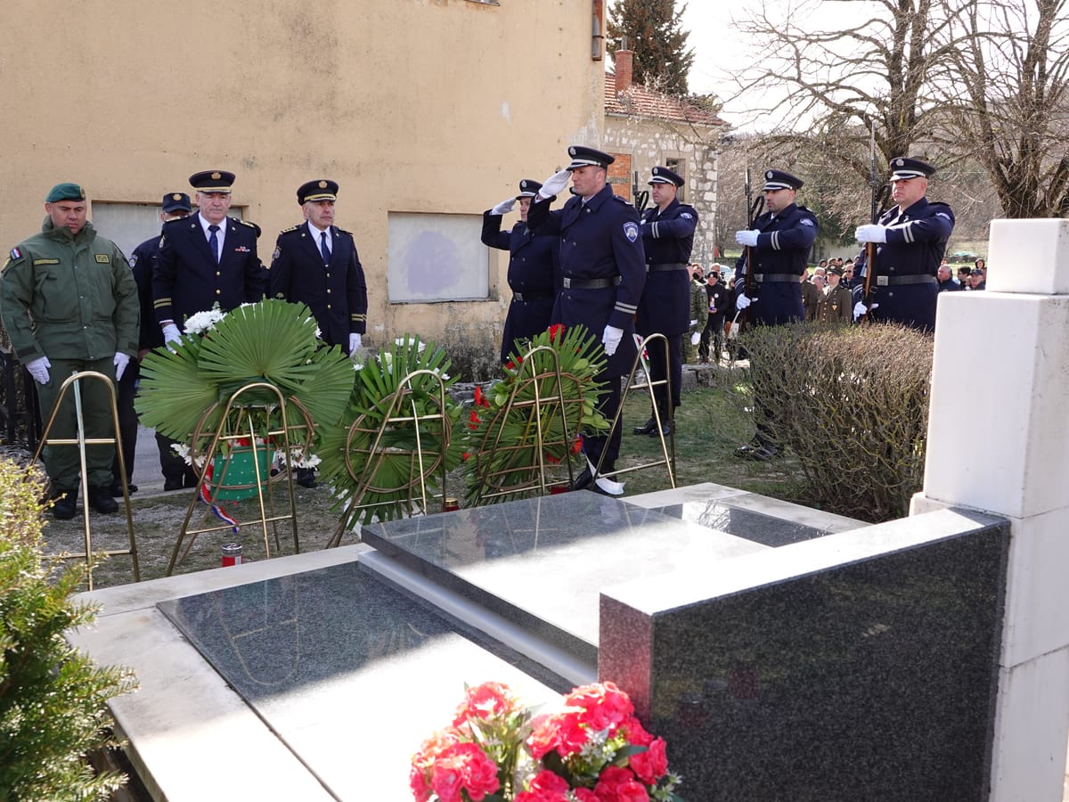 Tuga i ponos u Aržanu: 35 godina od pogibije Josipa Jovića - prvog junaka Domovinskog rata