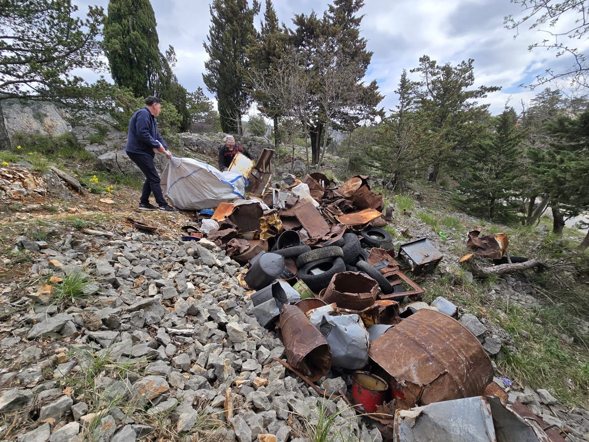 FOTO Završena ekološka akcija u Modrom jezeru, izvučene gotovo tri tone otpada