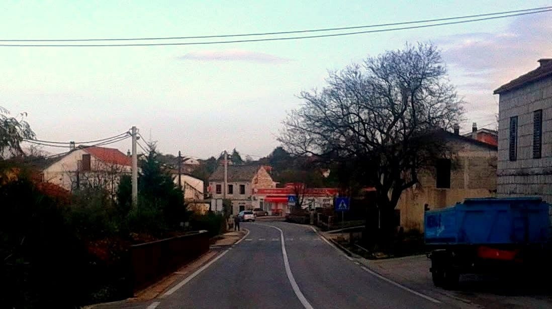 U Grubinama vozilom oboren pješak, jedna osoba ozlijeđena