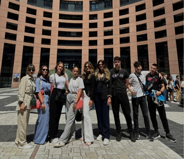 FOTO Učenici Obrtničko-industrijske škole  Imotski posjetili Europski parlament