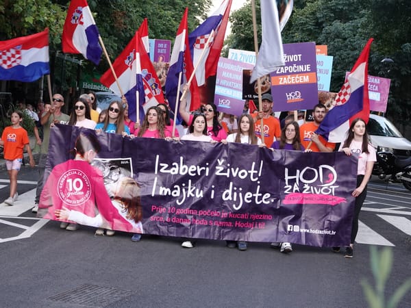 FOTO/VIDEO Veliki broj ljudi na petom jubilarnom Hodu za život u Imotskom