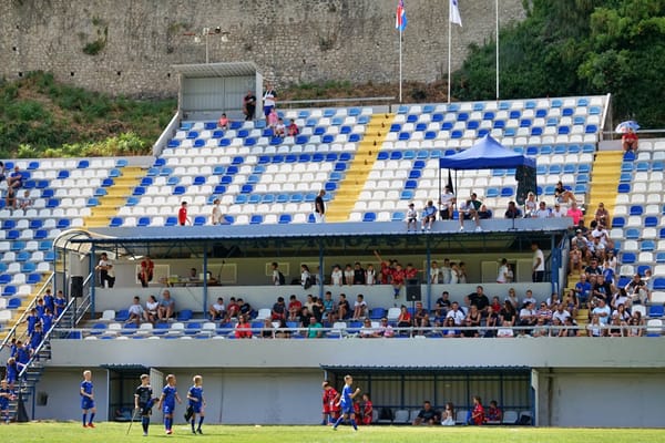 NK Imotski: "Puštene su himne svih polufinalista, ponosni smo što se s našeg stadiona šalje slika prijateljstva, igre i sportskog zajedništva"