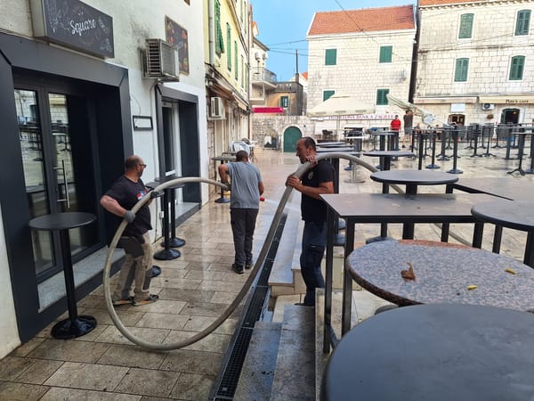 Komunalci odmah jutros sredili grad, zahvalio im gradonačelnik
