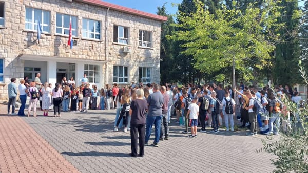 FOTO U Zmijavcima započela nova školska godina: Općina osigurala radne materijale