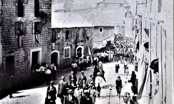 KULTURA BEZ GRANICA O velikom hrvatskom kiparu Ivanu Rendiću i proslavi 1000. godišnjice krunjenja hrvatskog kralja Tomislava u Imotskom 1925. godine