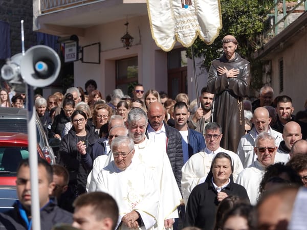 FOTO Svečana procesija ulicama i trgovima Imotskog u čast sv. Franje zaštitnika župe