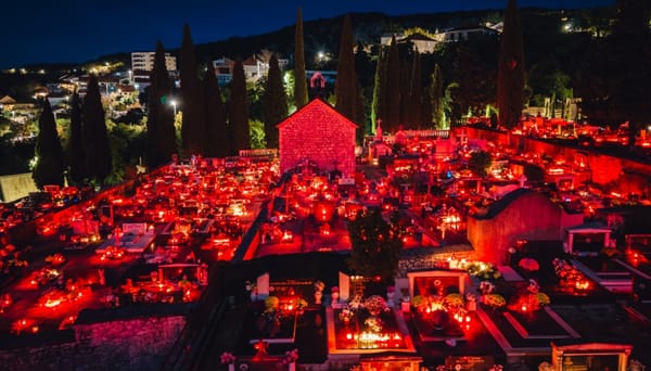 Blagdan Svih svetih u Imotskom – pogledajte dojmljive večernje prizore s groblja