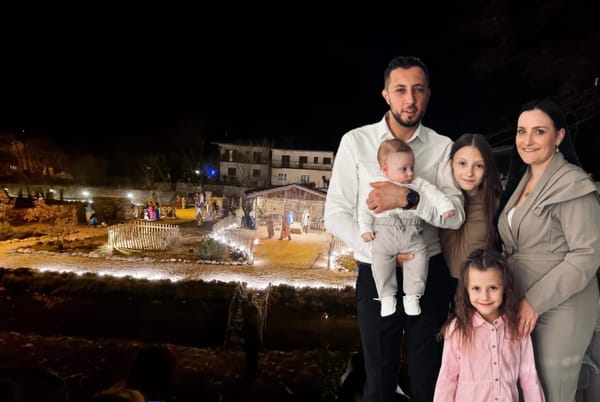 Matija, Darko i Ante Božinović u ulozi Svete Obitelji na 26. Živim jaslicama u Prološcu