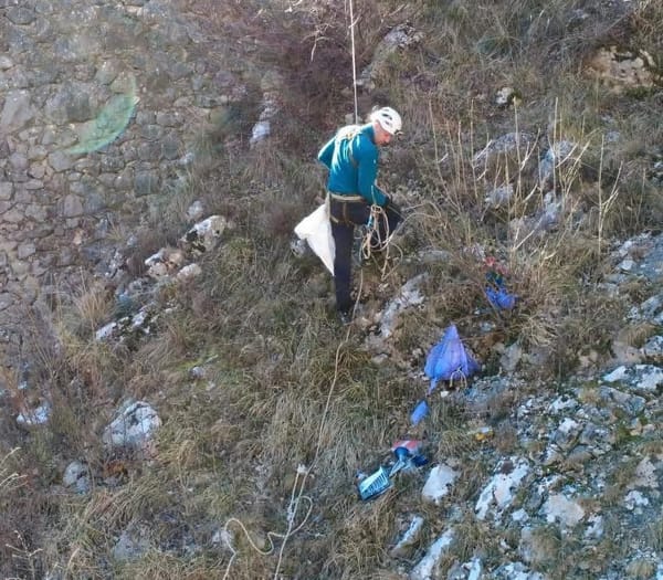 Javna ustanova reagirala na onečišćenje Crvenog jezera - pronađeni materijali koji upućuju na identitet počinitelja