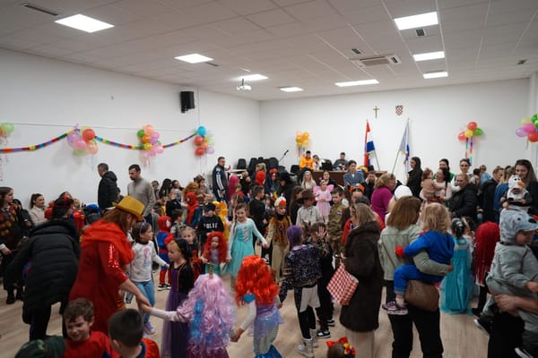 FOTO Imotski mališani uživali na prvom dječjem maskenbalu uz ples, glazbu i smijeh