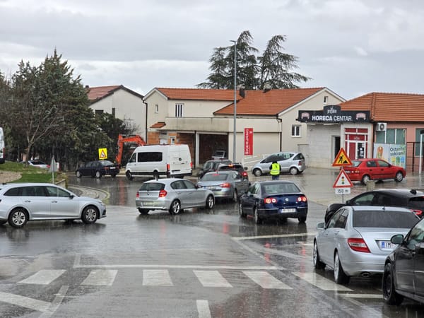 Prometni kaos u Imotskom - čeka se po pola sata