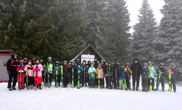 Učenici OŠ Tin Ujević Krivodol sudjeluju u školi skijanja na Rogli