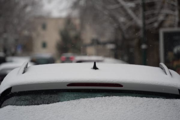 Sutra obilne snježne padaline u Lici i Gorskom kotaru – ne idite na put bez zimske opreme