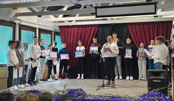 FOTO Križni put u Osnovnoj školi Runović: mladi kantači oživjeli stoljetnu tradiciju