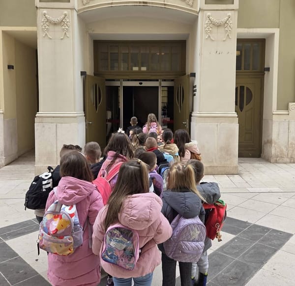 Kazališna avantura: Prološki mališani oduševljeni predstavom u Splitu