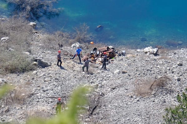 FOTO Nastavljena akcija uklanjanja otpada iz grotla Modrog jezera
