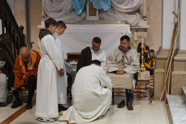 FOTO Fra Zoran Kutleša predvodio obred pranja nogu na Veliki četvrtak u Imotskom