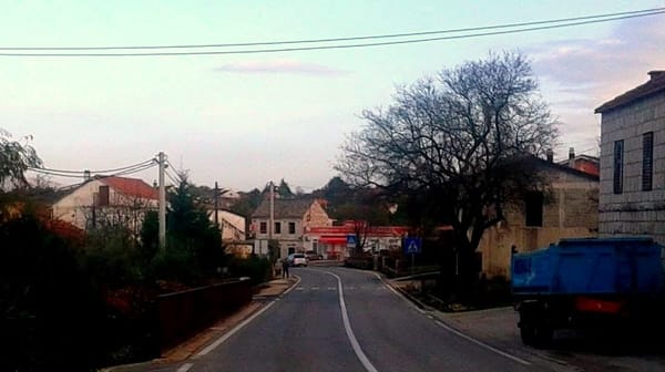 U Grubinama vozilom oboren pješak, jedna osoba ozlijeđena