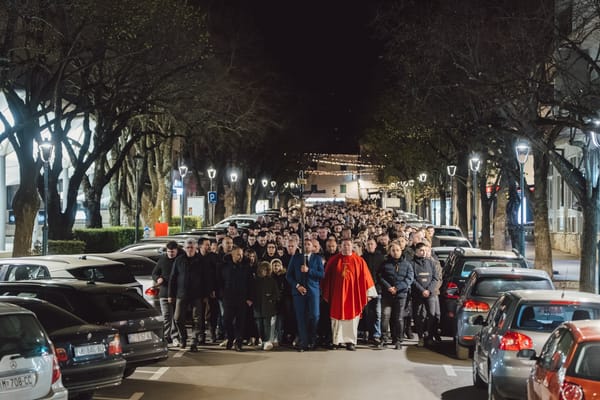 FOTO Imotski u znaku križa: veličanstvena procesija Velikog petka ostavila snažan dojam